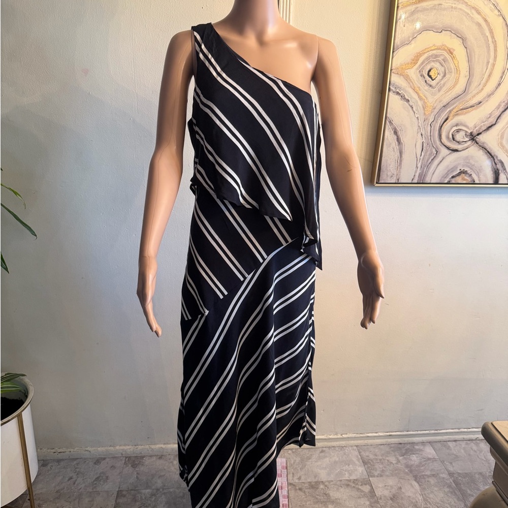 Dress Forum Black and White One-Shoulder Dress